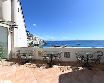 Hotel Croce Di Amalfi - אמלפי - מרפסת