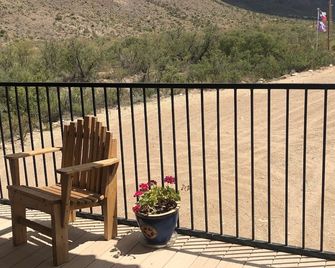 Terlingua Casita de Chiles Barndominium - Terlingua - Μπαλκόνι