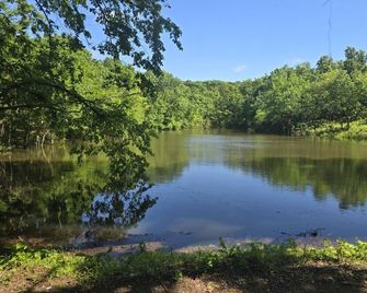 Paradise Point on Arkansas River Pod with Fire Pit - Muskogee - Outdoors view