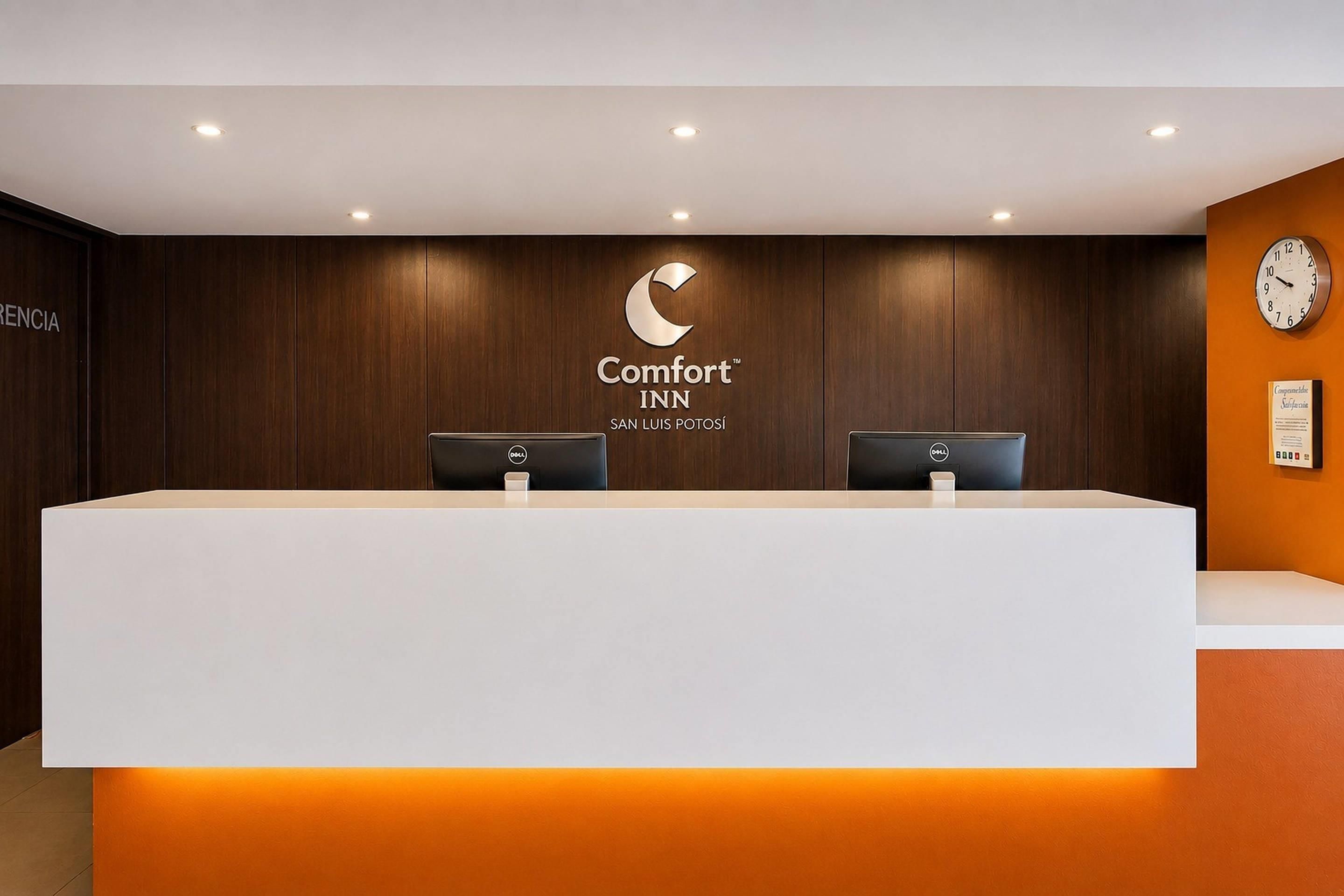 Comfort Inn San Luis Potosi - סן לואיס פוטוסי - דלפק קבלה