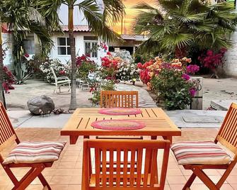 #2 two blocks from the Malecon - La Paz - Patio