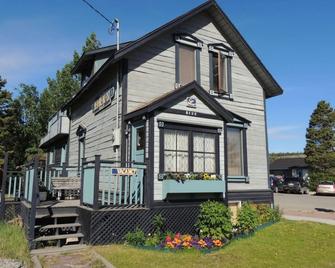 Historical Guest House - Whitehorse