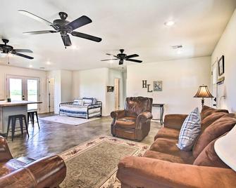 Stylish Lake o the Cherokees Cabin with Patio! - Grove - Living room