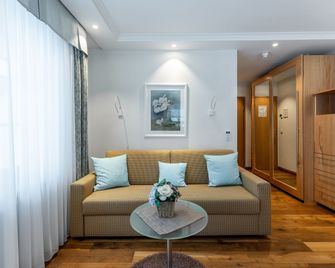 Hotel Zum Ochsen - Schönwald - Wohnzimmer