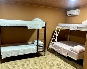 Luisito steak House & Hotel - La Fortuna - Habitación