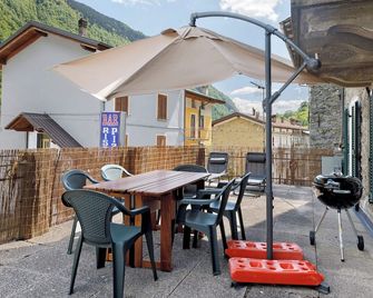 Val Masino Holiday Home - Campodolcino - Innenhof