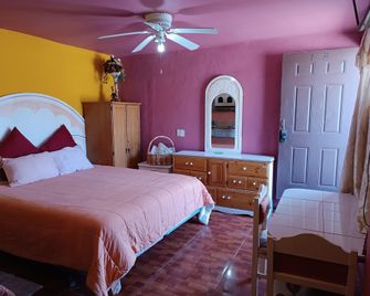Hospedaje Barato Mi Casita de Colores - טיחואנה - חדר שינה