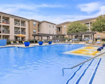 Cozy 1br Retreat Near Dining & Shopping - Magnolia - Zwembad