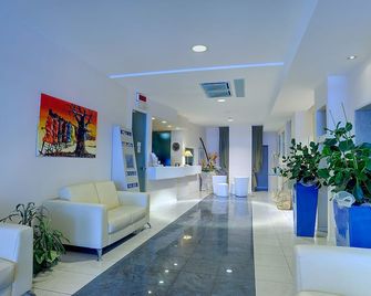 Hotel Cristallo - ריצ'ונה - לובי