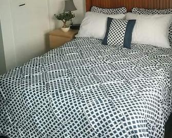 The Upperdeck on the ocean - Cheticamp - Bedroom