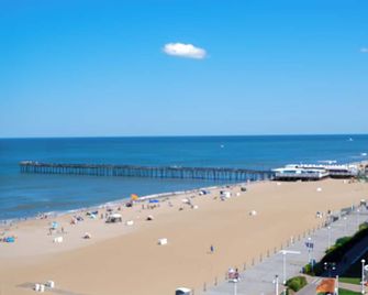 Sun & Sand Resort Oceanfront Suites - Virginia Beach - Beach