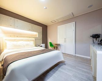 Gunsan Sky - Gunsan - Schlafzimmer