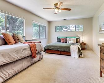 Dock, Slip & Launch: Waterfront Home on Clear Lake - Kelseyville - Bedroom