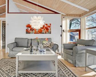Beautiful Home In Grenaa With Sauna - Grenaa - Soggiorno