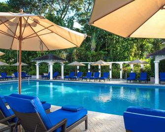 Fairmont Royal Pavilion - Saint James - בריכה