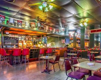 Quality Inn Ada near University - Ada - Bar