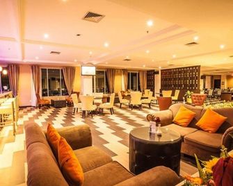 King's Hotel Nagoya Batam - Batam - Lounge