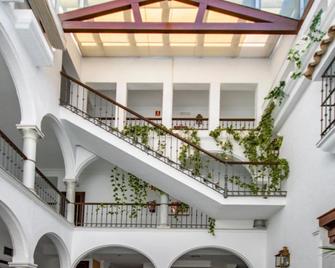 Hotel Doña Lola Zahara - Zahara de los Atunes - Будівля