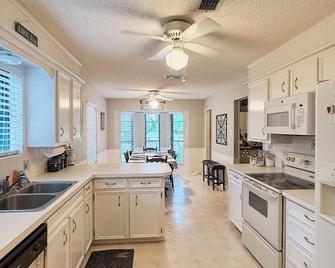 Beautiful Lakefront Home - Amazing Dock with huge swim platform! - Granbury