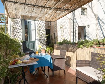 بد آند بريكفاست بالاتسو بيرنارديني سويت - ليتشي - شرفة مرصوفة