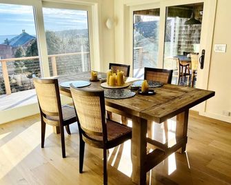 Huge Ocean Front Retreat with Pool Hot Tub Open All Winter - Rockport - Dining room