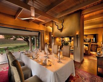 Gorah Elephant Camp - Addo - Dining room