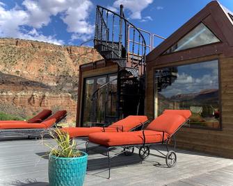Utah Tiny House for a King Sized Zion Glamping Escape - Virgin - Patio