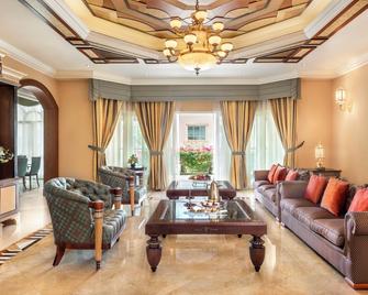 Al Raha Beach Resort & Spa - Abu Dhabi - Living room