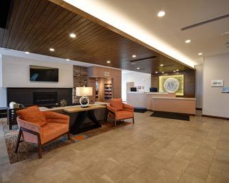 Fairfield Inn & Suites by Marriott Milwaukee North - Glendale - Лоббі