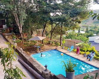 치뇽가 게스트하우스 - 블랜타이어 - 수영장