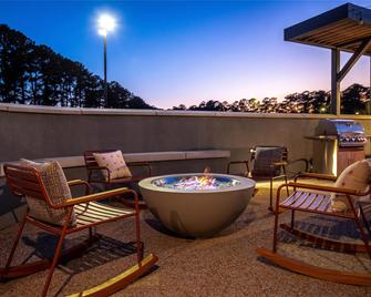 Home2 Suites By Hilton Smithfield Selma - Smithfield - Balcony