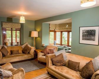 Detatched, Cosy Cottage With Mountain Views - Parking, Sleeps 8, Pet-friendly - Glenridding - Living room