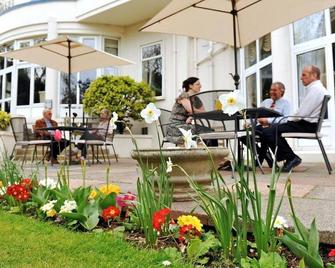 Queens Hotel & Spa Bournemouth - Bournemouth - Patio