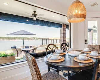 Conroe Lake House Luxe Pool, Private Doc - Willis - Dining room