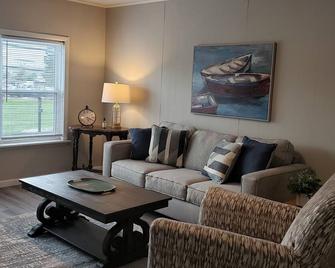 Main Street Retreat - Sylvan Beach - Sala de estar