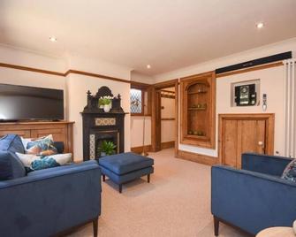 Unique period one bedroom house in Colchester - Colchester - Living room