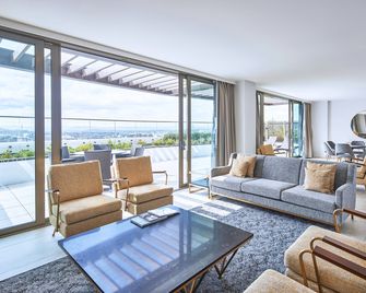 Meriton Suites Canberra - Canberra - Living room