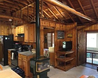 Lake Access! Twin Birch Resort - The Brown Bear - Honor - Cocina