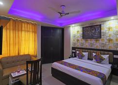 Hotel Global Stay near Airport - New Delhi - Bedroom