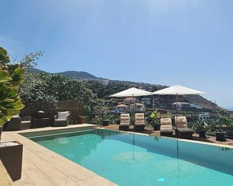 Les Terrasses Suites - Estreito da Calheta - Piscina