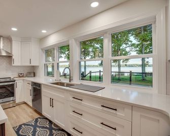 Chesapeake Point | Waterfront W/ Hot Tub + Beach! - Elkton - Kitchen