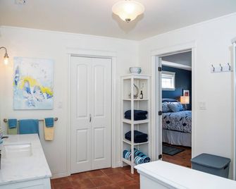 Summer By The Sea Beach House - Saint Peters Habour