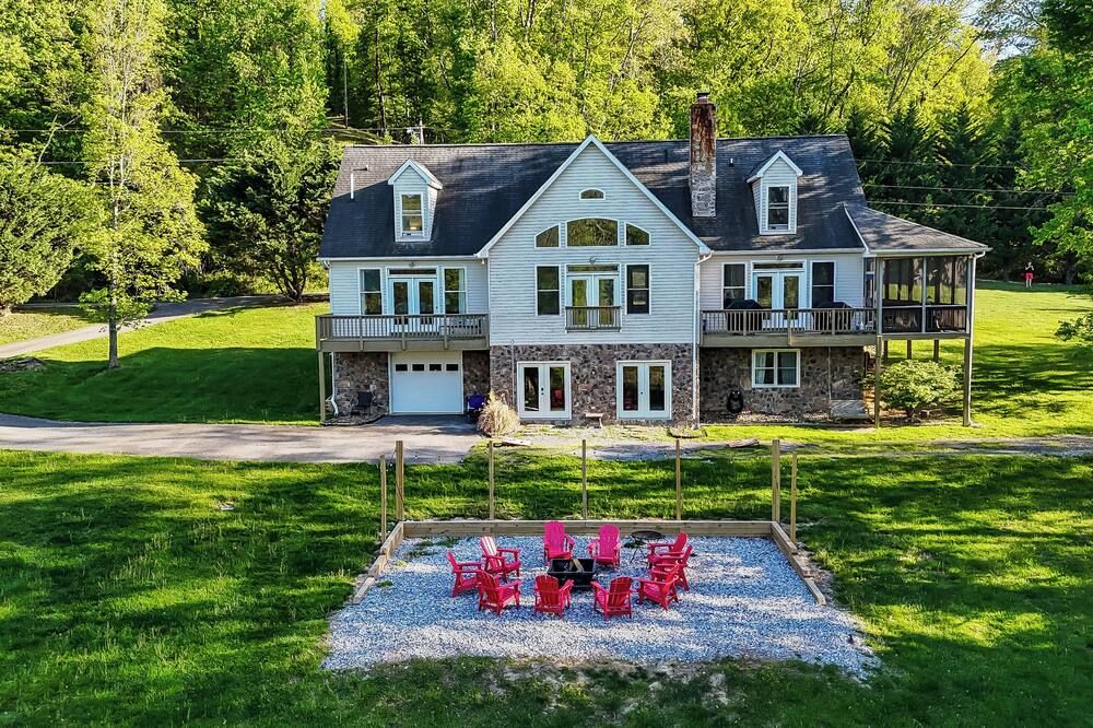 Stunning Views, Riverfront Privacy, 18-Acre Estate - Near Hikes, Wine/Breweries! - Charles Town - Gebäude