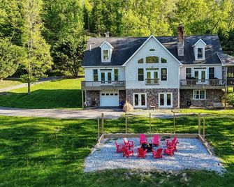 Stunning Views, Riverfront Privacy, 18-Acre Estate - Near Hikes, Wine/Breweries! - Charles Town - Gebäude