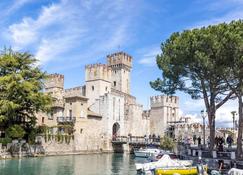 Cozy Apartment In Sirmione Near Lake Garda - Sirmione