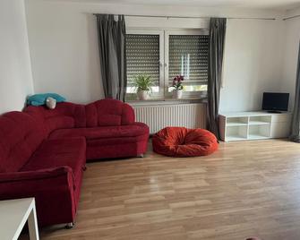 Zweizimmerwohnung mit gutem Verbindung - Wurzburgo - Sala de estar