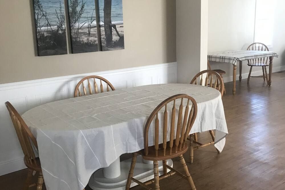 Large Country home near Lake Erie, fishing, beaches, skiing, golf & more.