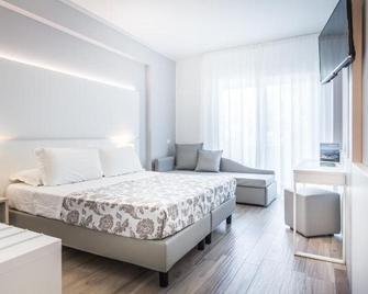 Hotel Bologna - Lignano Sabbiadoro - Bedroom