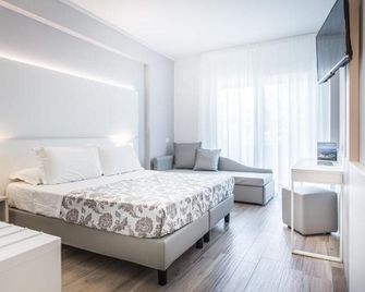 Hotel Bologna - ליניאנו סביאדורו - חדר שינה