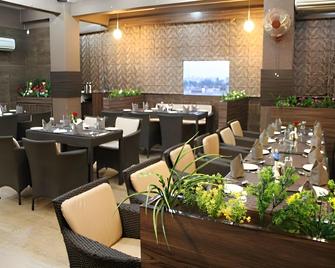 Hotel Palm Tree - Alīgarh - Restaurant